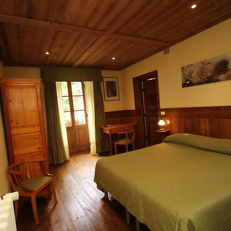 Hotel Col Du Mont