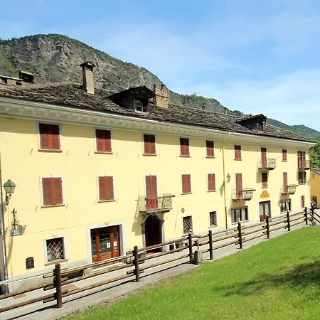 Col Du Mont 2* アルヴィエ